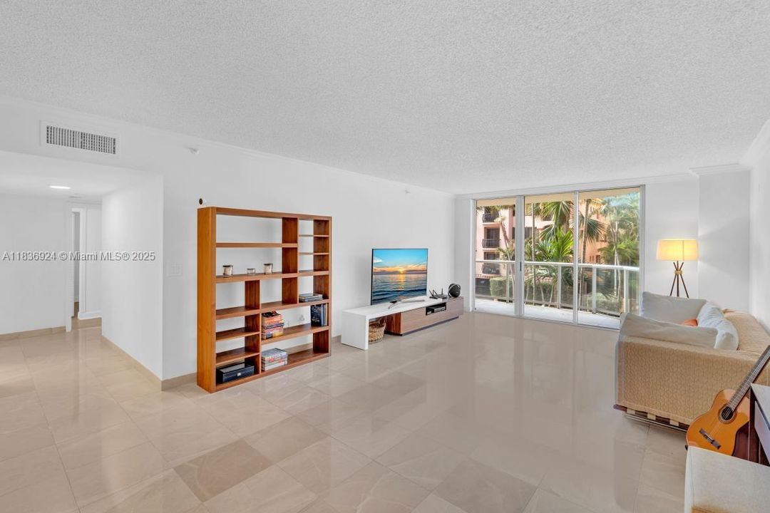 For Sale: $769,000 (2 beds, 2 baths, 1570 Square Feet)