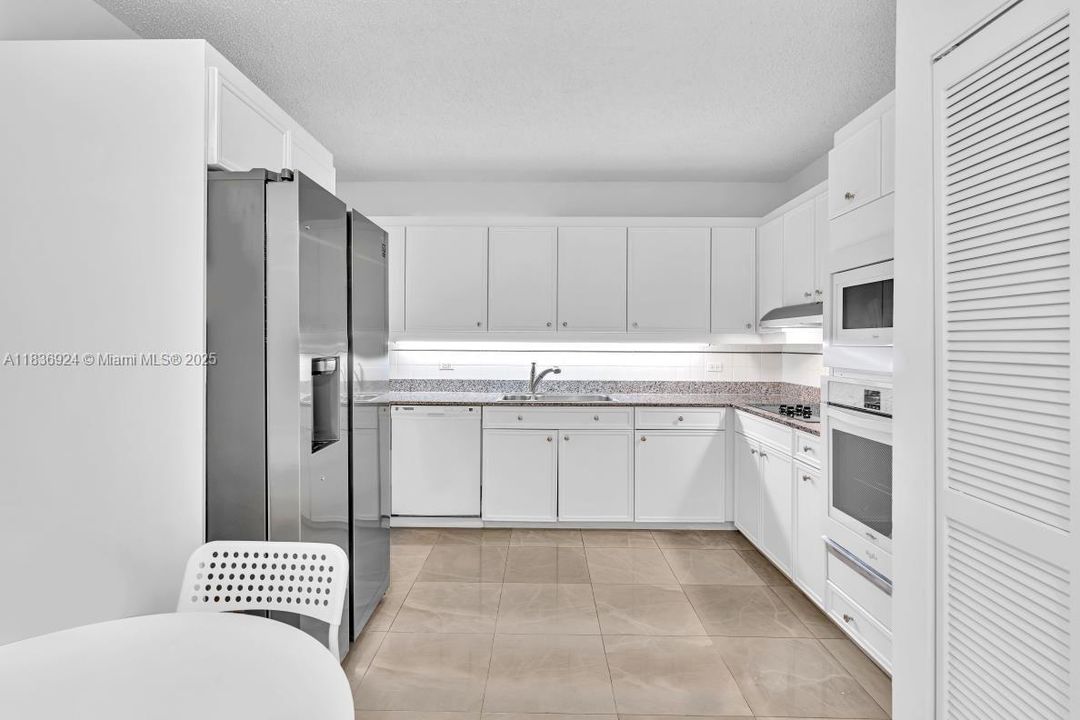 For Sale: $769,000 (2 beds, 2 baths, 1570 Square Feet)