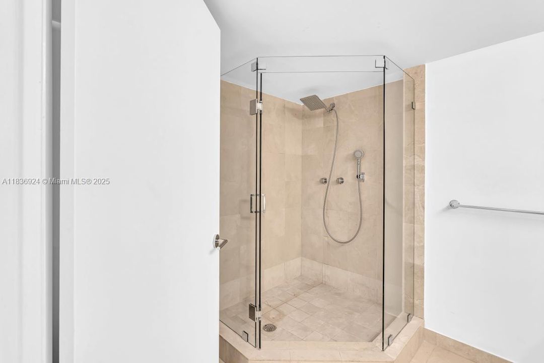 For Sale: $769,000 (2 beds, 2 baths, 1570 Square Feet)