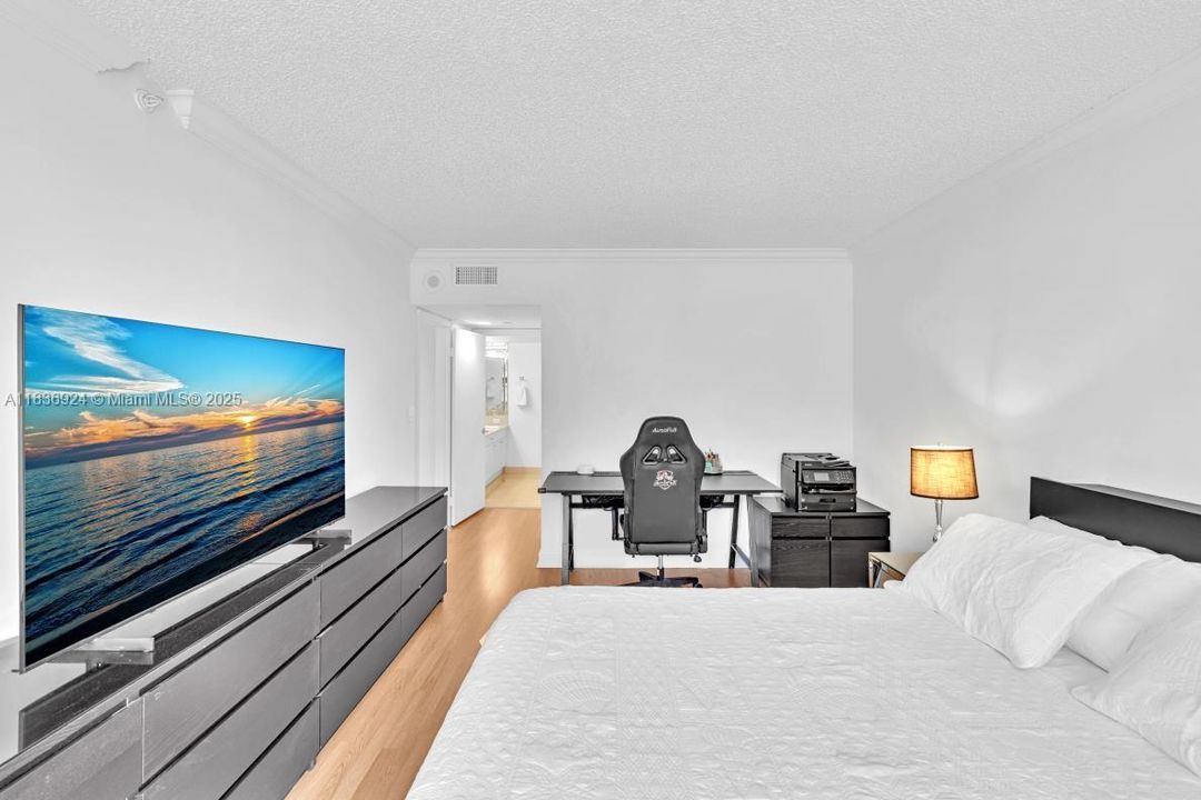 For Sale: $769,000 (2 beds, 2 baths, 1570 Square Feet)