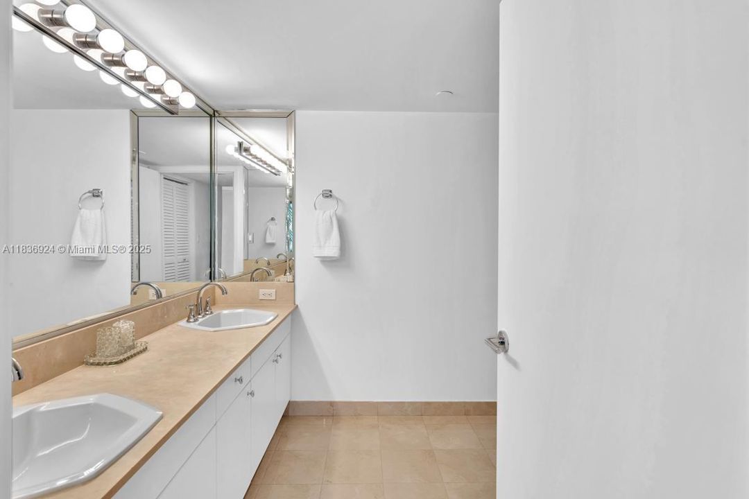 For Sale: $769,000 (2 beds, 2 baths, 1570 Square Feet)