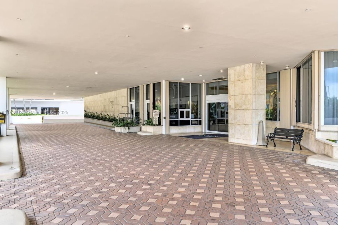 For Sale: $769,000 (2 beds, 2 baths, 1570 Square Feet)