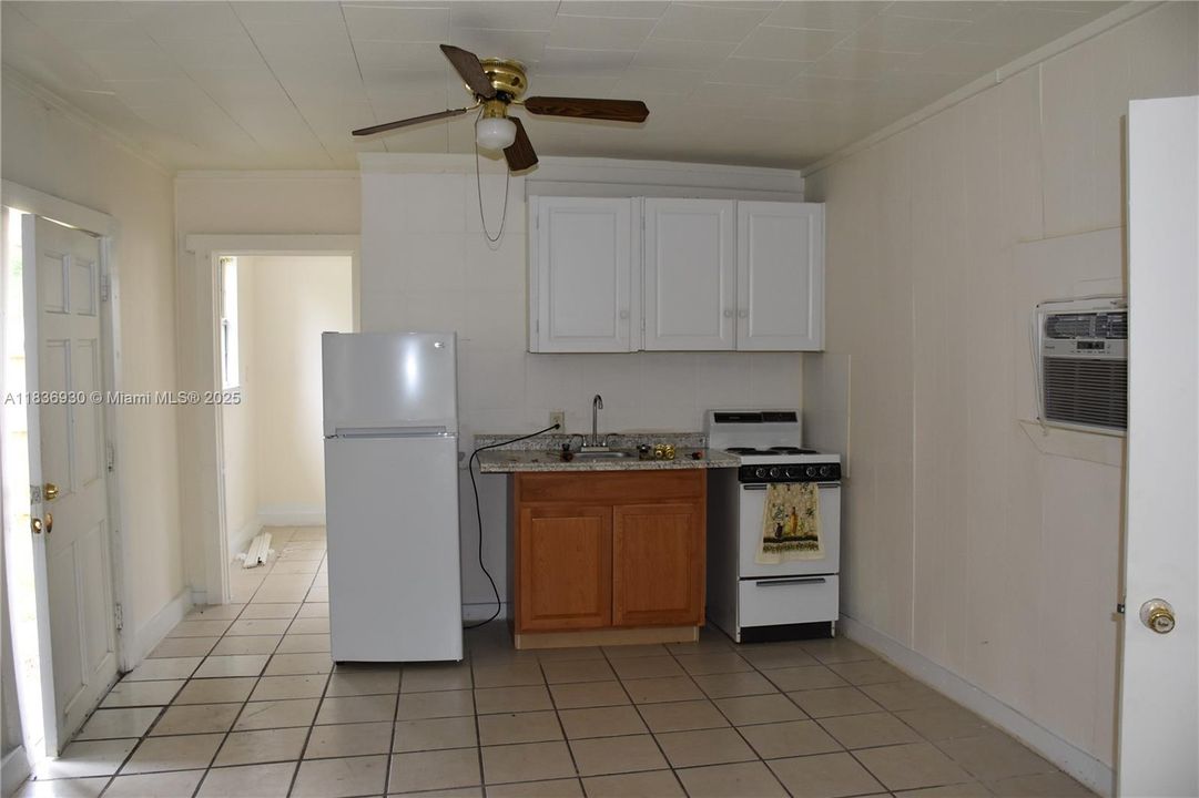 2611 Hiawatha