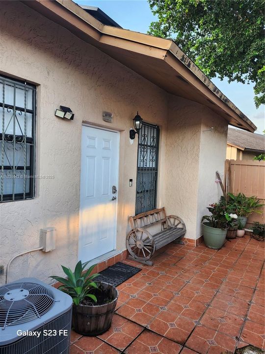 Recently Rented: $2,700 (2 beds, 2 baths, 1089 Square Feet)