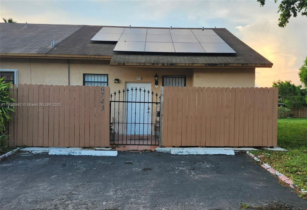 Recently Rented: $2,700 (2 beds, 2 baths, 1089 Square Feet)