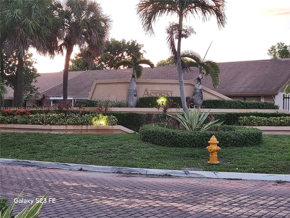 Recently Rented: $2,700 (2 beds, 2 baths, 1089 Square Feet)