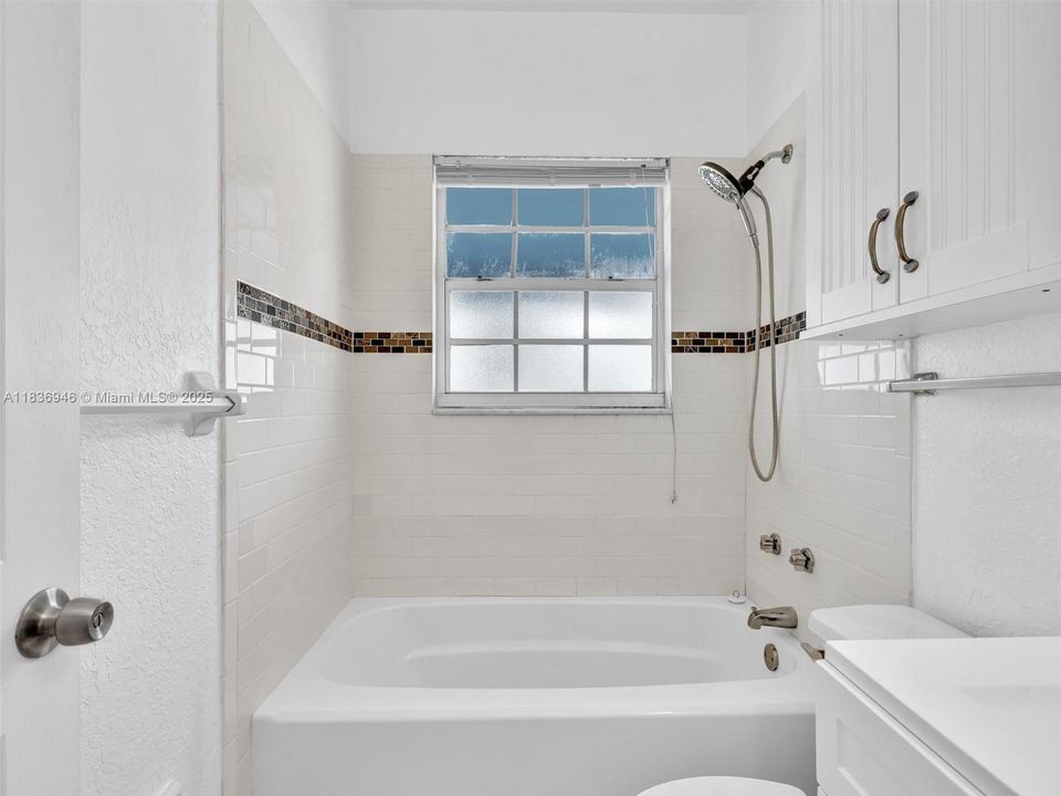 En Venta: $429,999 (4 camas, 2 baños, 1485 Pies cuadrados)