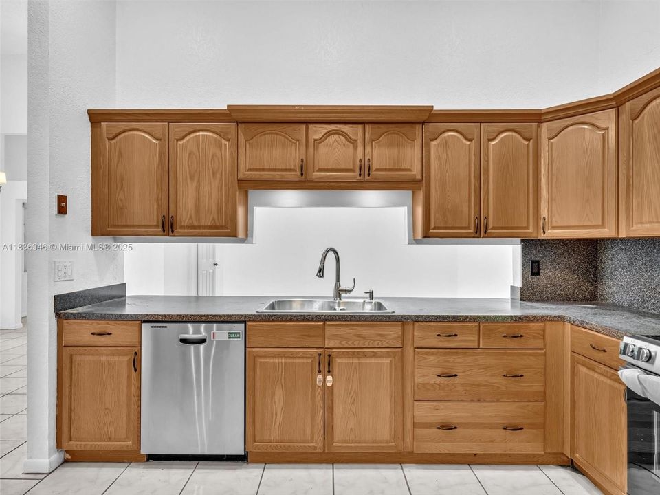 En Venta: $429,999 (4 camas, 2 baños, 1485 Pies cuadrados)