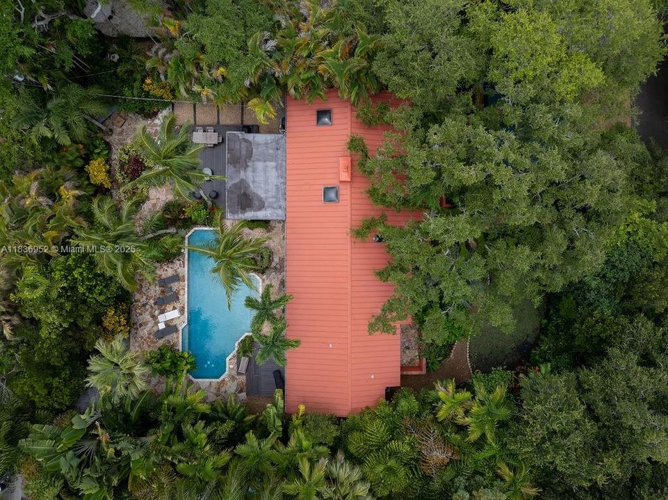 Active With Contract: $3,575,000 (3 beds, 2 baths, 2385 Square Feet)