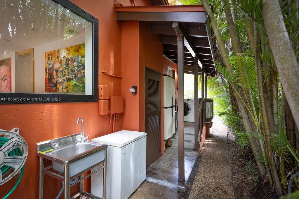 Service area W/D utility sink, exterior freezer