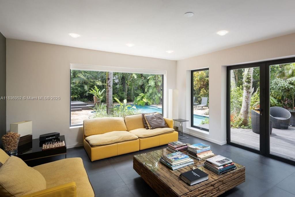 Active With Contract: $3,575,000 (3 beds, 2 baths, 2385 Square Feet)