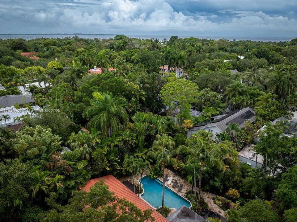 Active With Contract: $3,575,000 (3 beds, 2 baths, 2385 Square Feet)