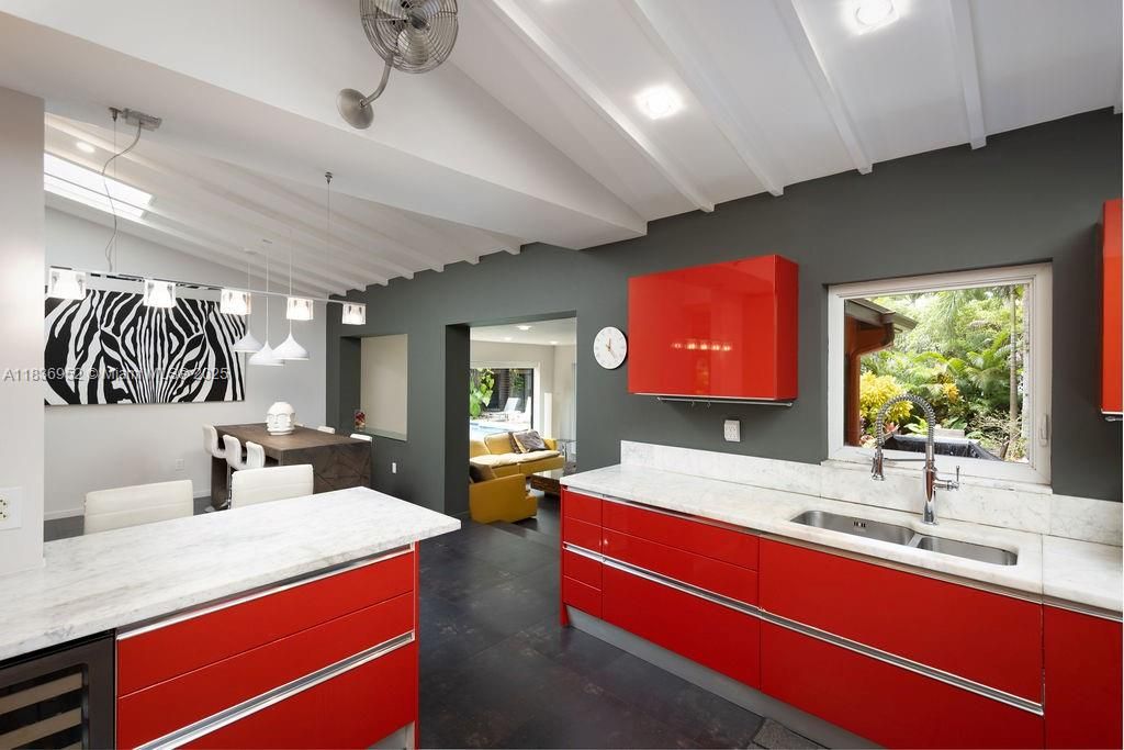 Active With Contract: $3,575,000 (3 beds, 2 baths, 2385 Square Feet)