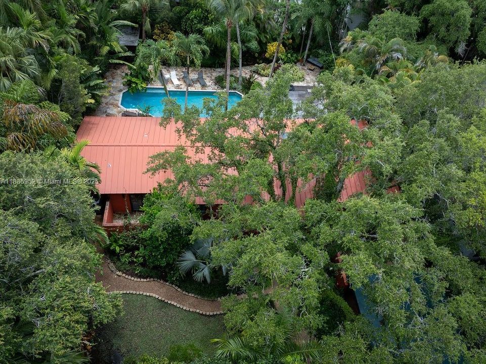 Active With Contract: $3,575,000 (3 beds, 2 baths, 2385 Square Feet)