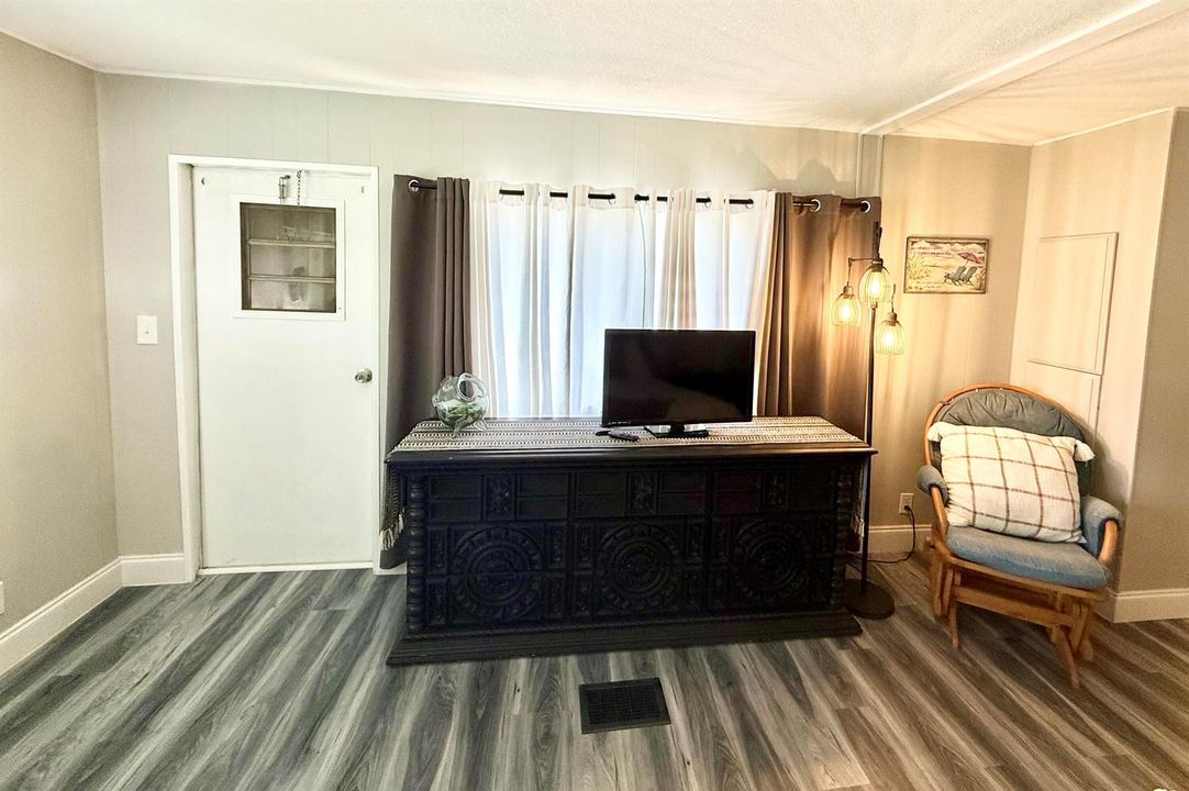 Ensuite television area