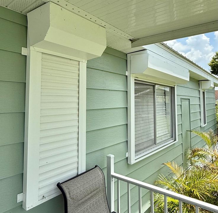 Crank roll down hurricane shutters
