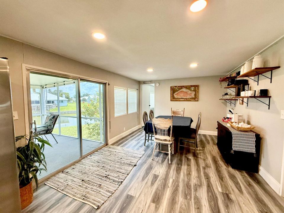 Spacious dining/coffee bar