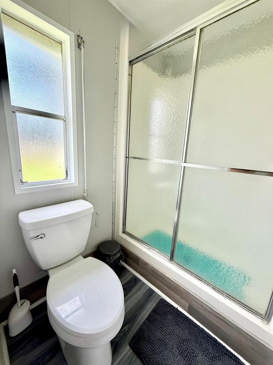 Toilet/Shower in Ensuite