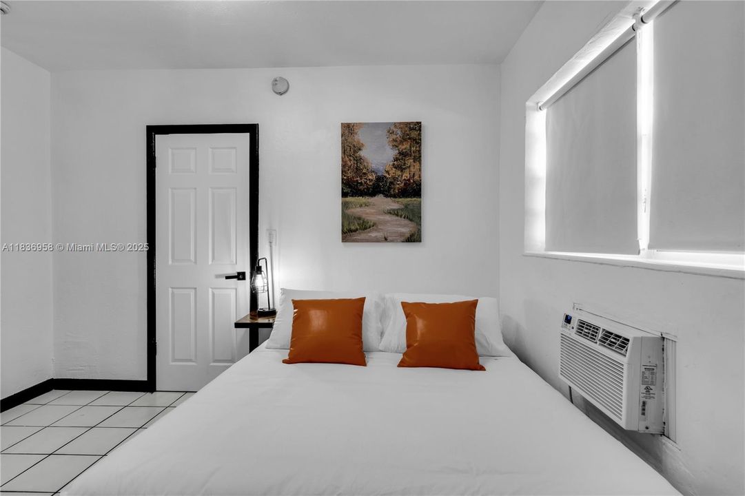 Recently Rented: $1,800 (1 beds, 1 baths, 700 Square Feet)