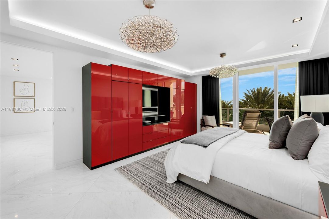 For Sale: $7,995,000 (3 beds, 4 baths, 3940 Square Feet)