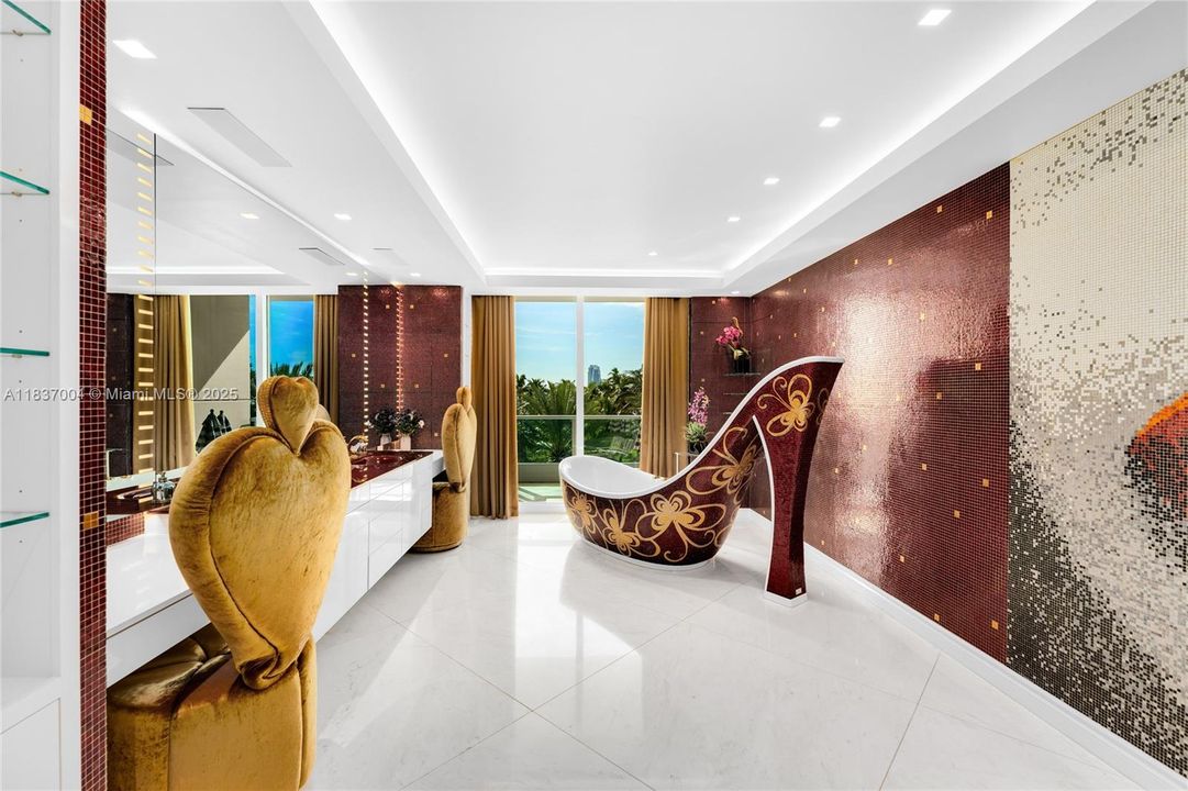 For Sale: $7,995,000 (3 beds, 4 baths, 3940 Square Feet)