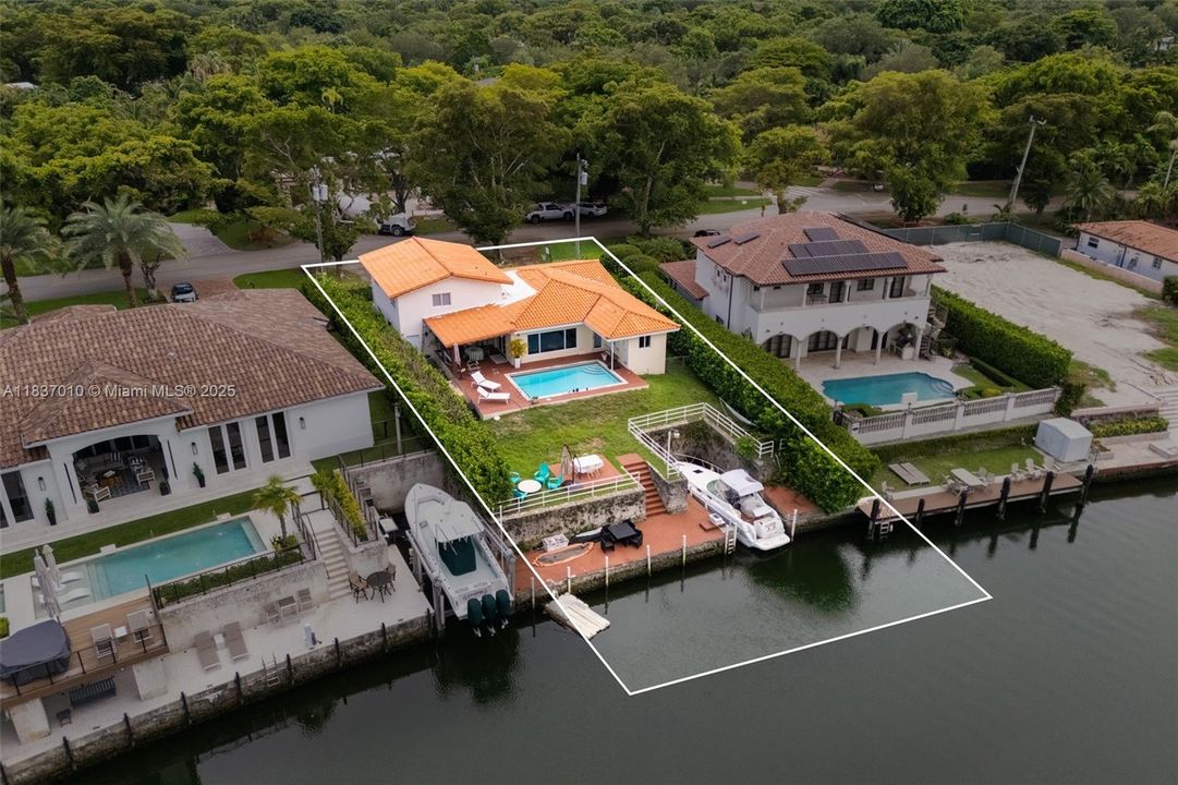 待售: $3,340,000 (3 贝兹, 3 浴室, 2017 平方英尺)