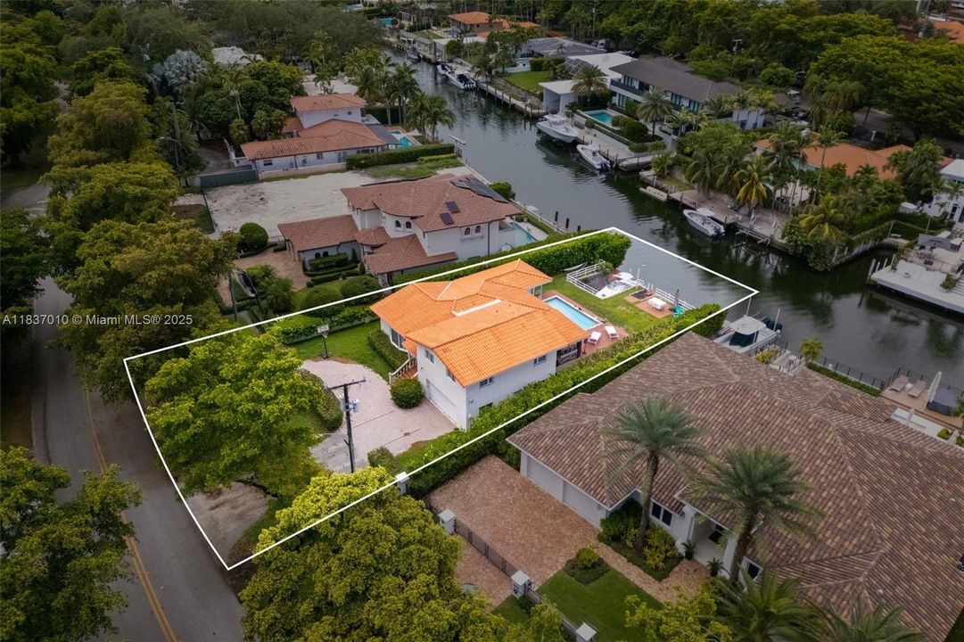 待售: $3,340,000 (3 贝兹, 3 浴室, 2017 平方英尺)