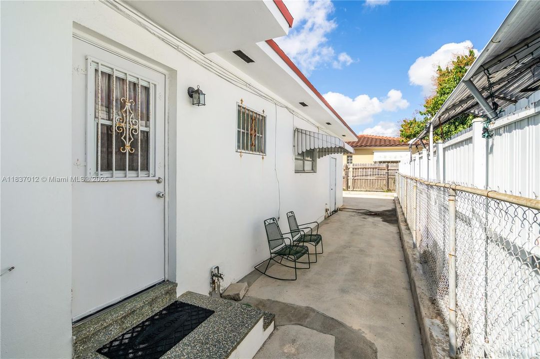 En Venta: $700,000 (3 camas, 2 baños, 1208 Pies cuadrados)