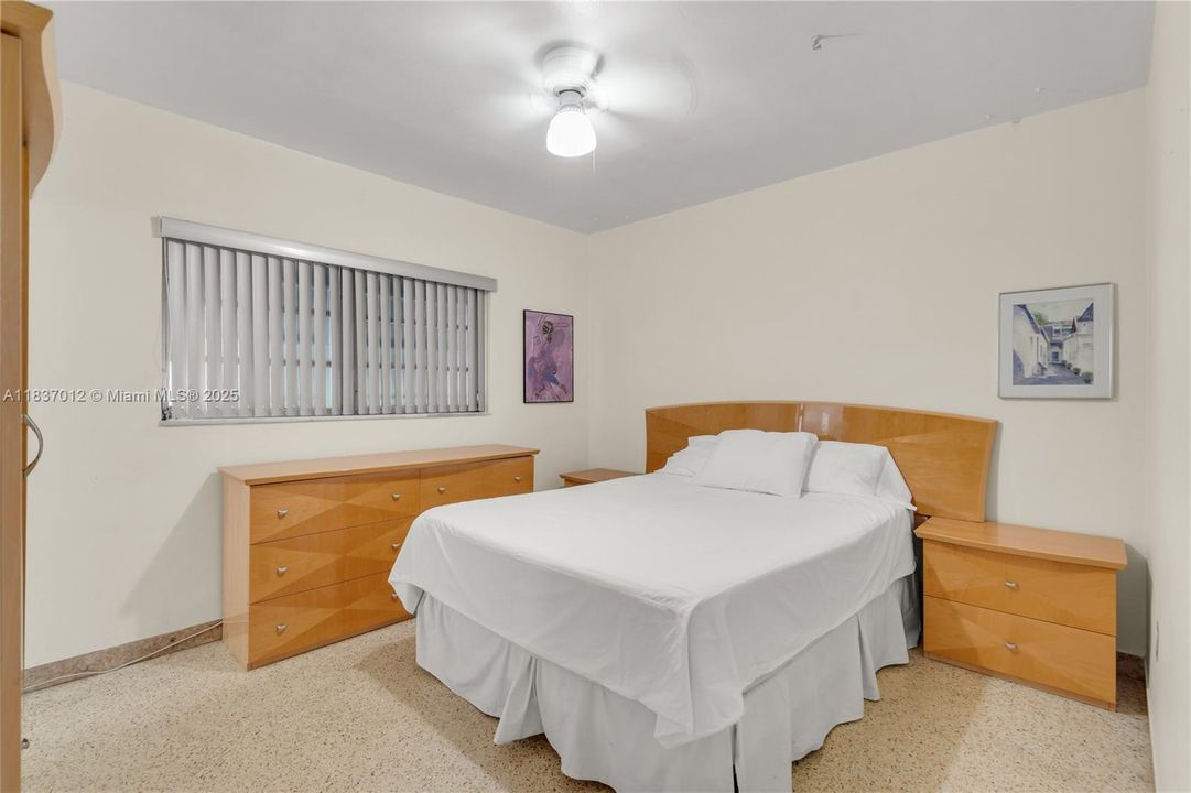 En Venta: $700,000 (3 camas, 2 baños, 1208 Pies cuadrados)