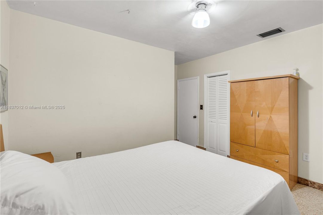 En Venta: $700,000 (3 camas, 2 baños, 1208 Pies cuadrados)