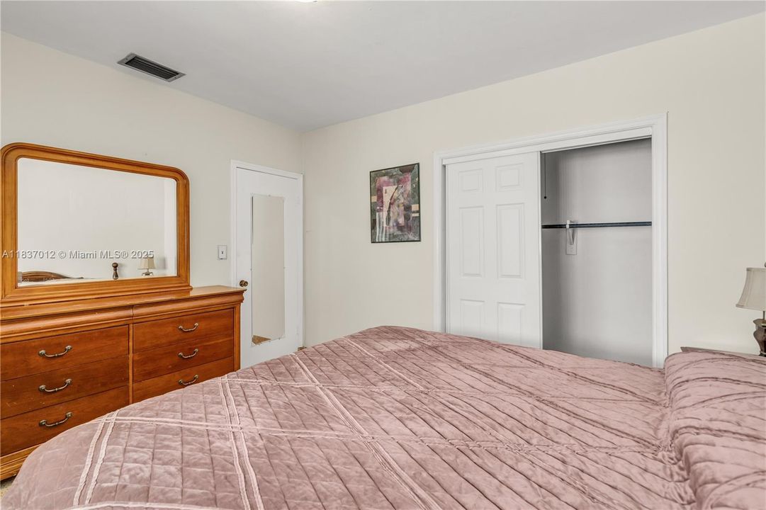 En Venta: $700,000 (3 camas, 2 baños, 1208 Pies cuadrados)