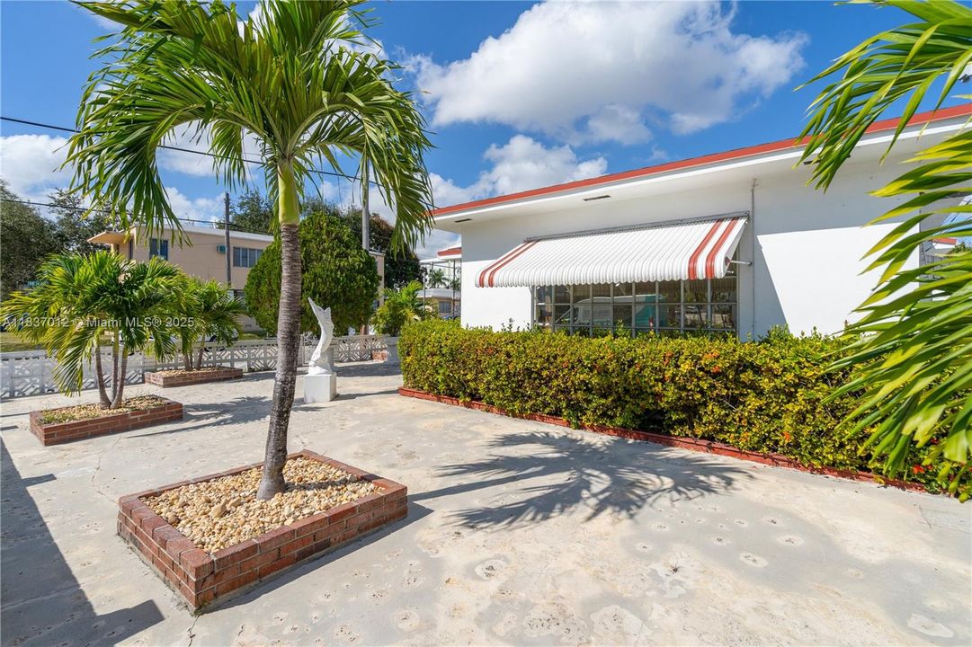 En Venta: $700,000 (3 camas, 2 baños, 1208 Pies cuadrados)