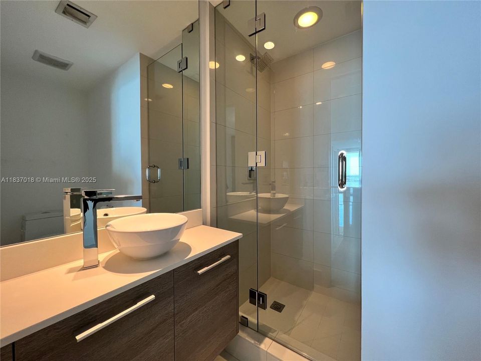 Recently Rented: $5,500 (2 beds, 1 baths, 0 Square Feet)