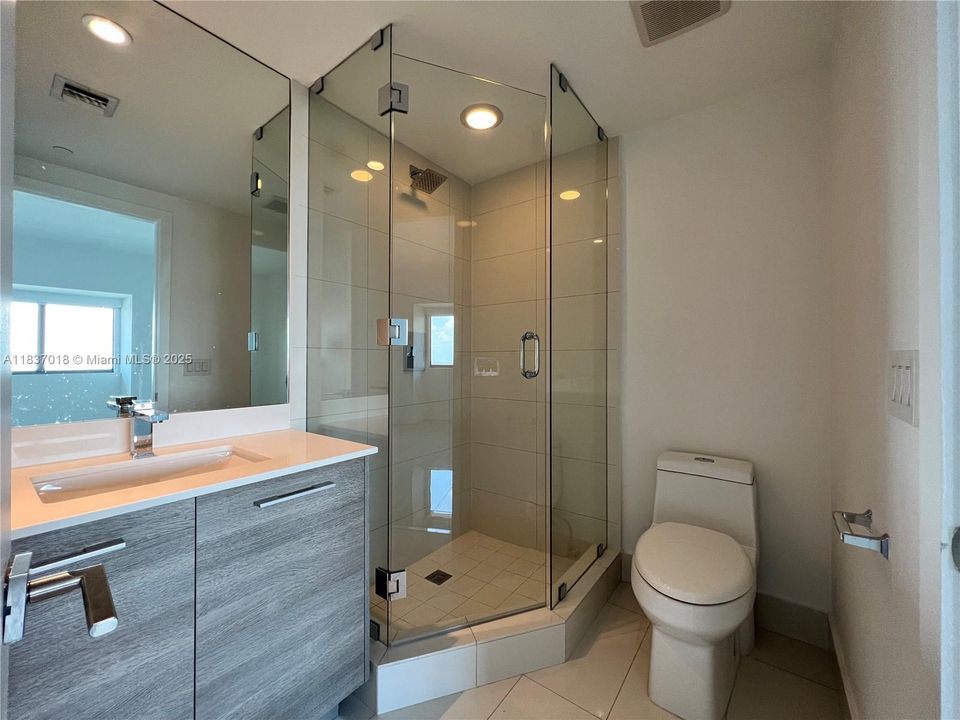 Recently Rented: $5,500 (2 beds, 1 baths, 0 Square Feet)