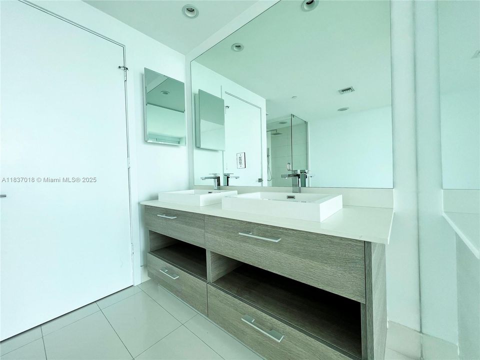 Recently Rented: $5,500 (2 beds, 1 baths, 0 Square Feet)