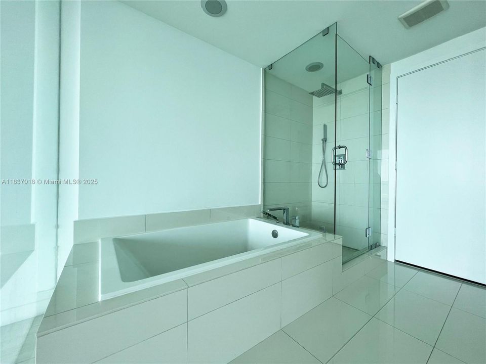 Recently Rented: $5,500 (2 beds, 1 baths, 0 Square Feet)