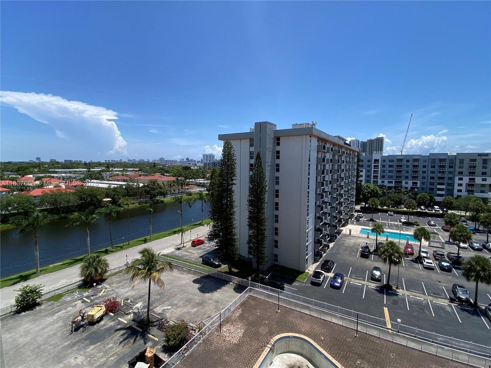 For Sale: $189,000 (1 beds, 1 baths, 790 Square Feet)