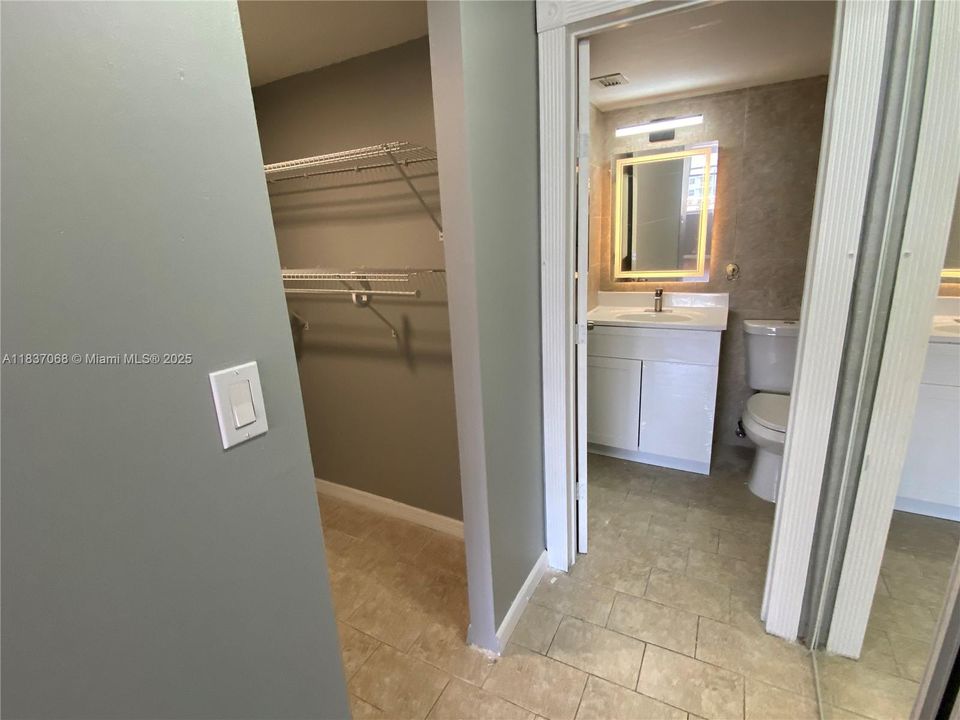 For Sale: $189,000 (1 beds, 1 baths, 790 Square Feet)