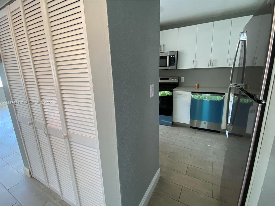 For Sale: $189,000 (1 beds, 1 baths, 790 Square Feet)