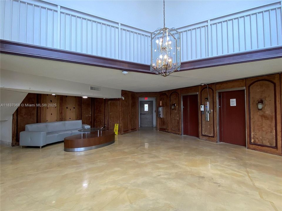 For Sale: $189,000 (1 beds, 1 baths, 790 Square Feet)