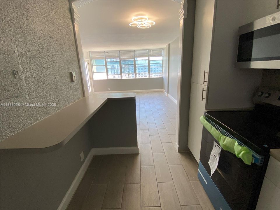 For Sale: $189,000 (1 beds, 1 baths, 790 Square Feet)
