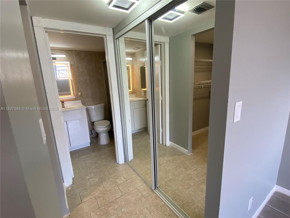 For Sale: $189,000 (1 beds, 1 baths, 790 Square Feet)