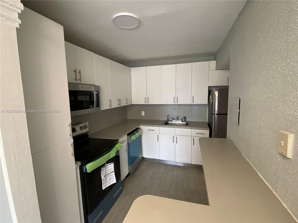 For Sale: $189,000 (1 beds, 1 baths, 790 Square Feet)
