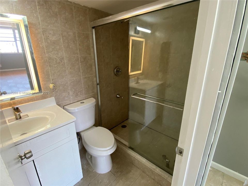 For Sale: $189,000 (1 beds, 1 baths, 790 Square Feet)