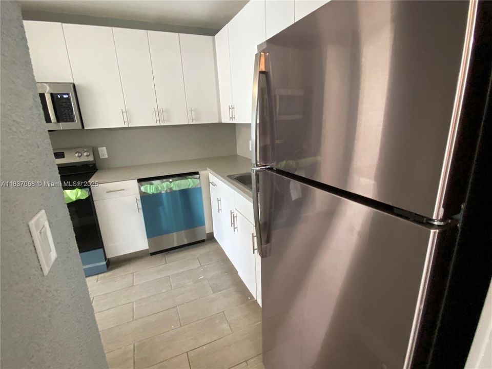 For Sale: $189,000 (1 beds, 1 baths, 790 Square Feet)