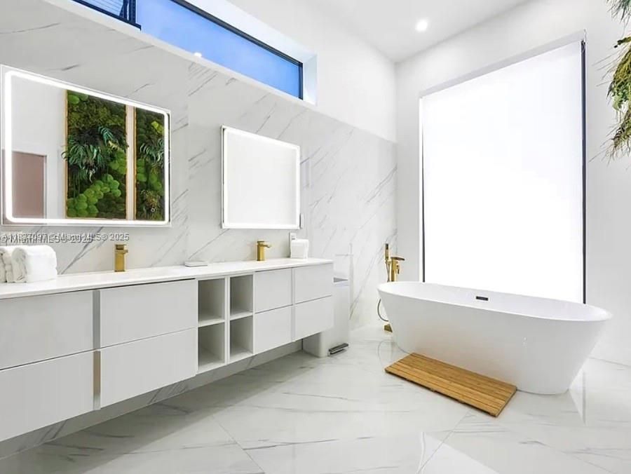 En Venta: $4,700,000 (4 camas, 5 baños, 3258 Pies cuadrados)