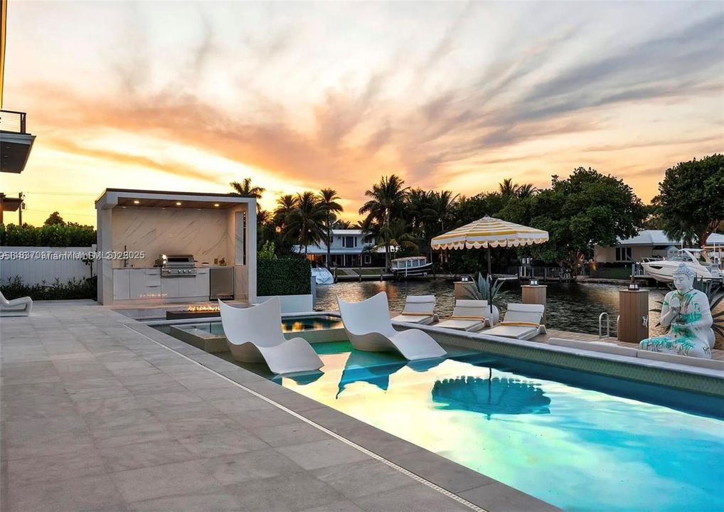 En Venta: $4,700,000 (4 camas, 5 baños, 3258 Pies cuadrados)