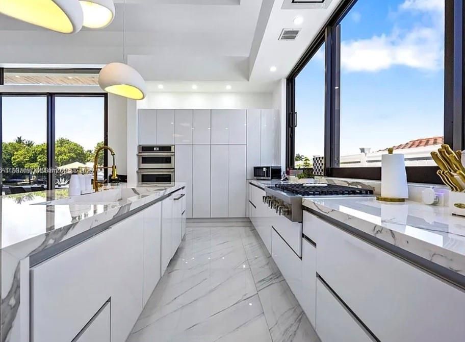 En Venta: $4,700,000 (4 camas, 5 baños, 3258 Pies cuadrados)