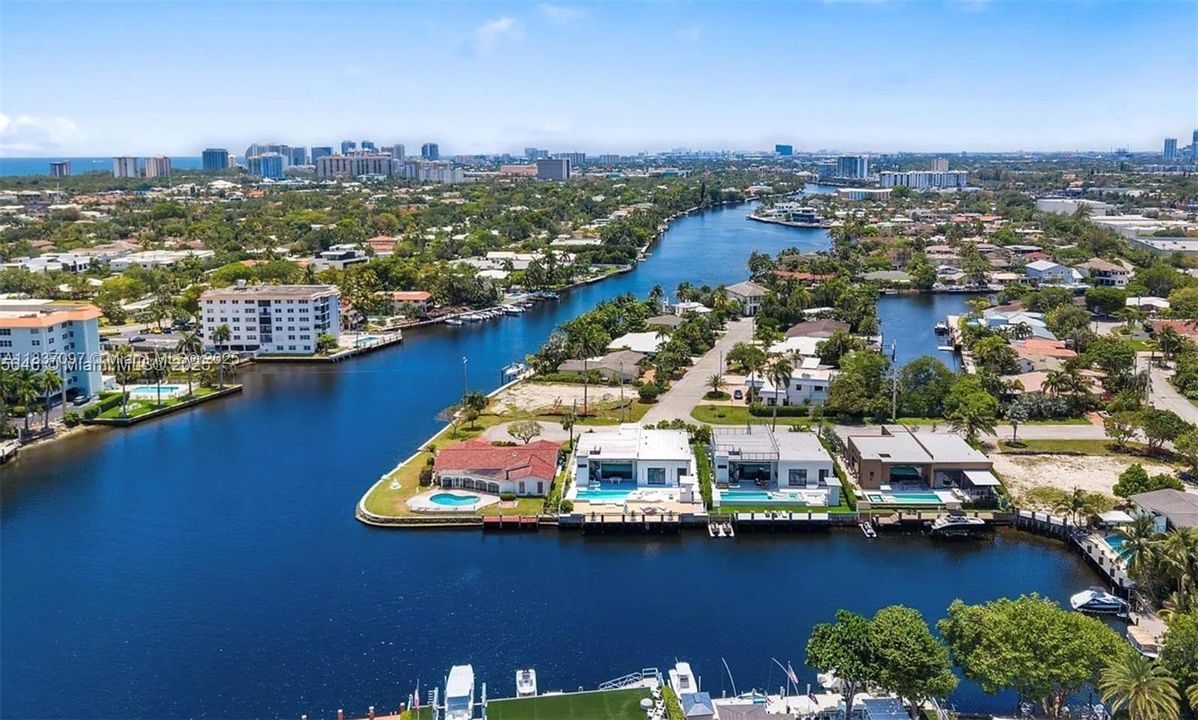 En Venta: $4,700,000 (4 camas, 5 baños, 3258 Pies cuadrados)