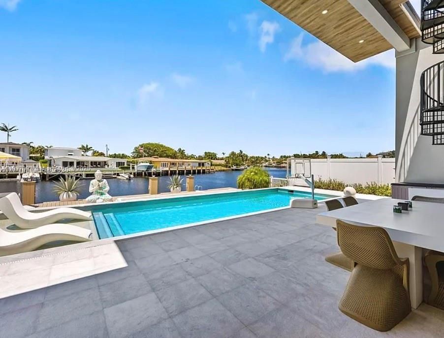 En Venta: $4,700,000 (4 camas, 5 baños, 3258 Pies cuadrados)